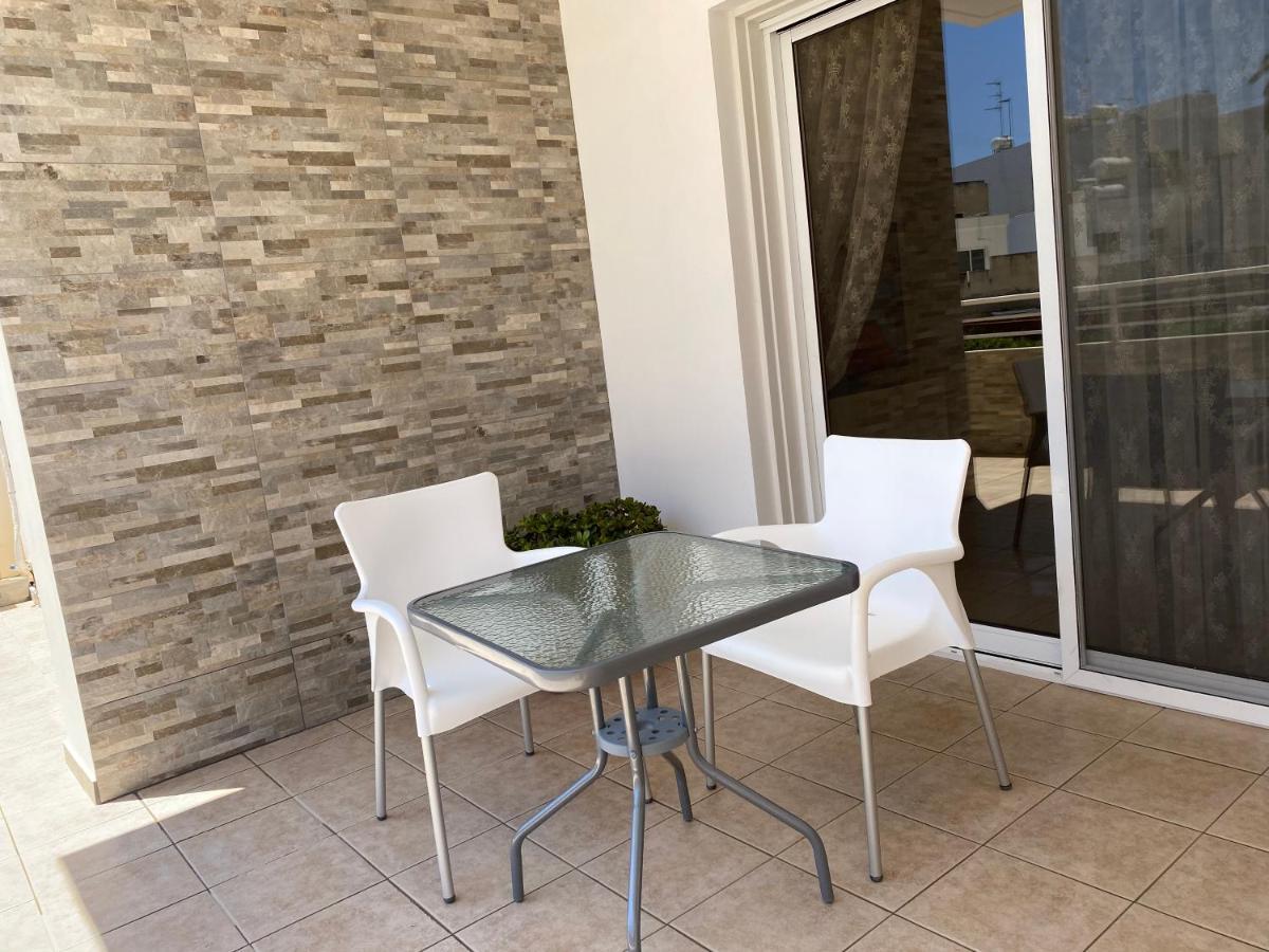 Holiday City Center Apartment Larnaca Luaran gambar