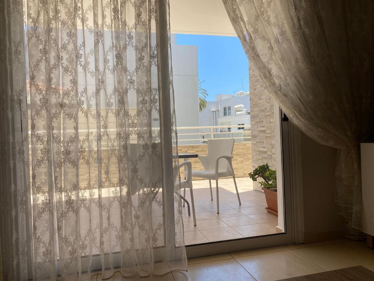 Holiday City Center Apartment Larnaca Luaran gambar