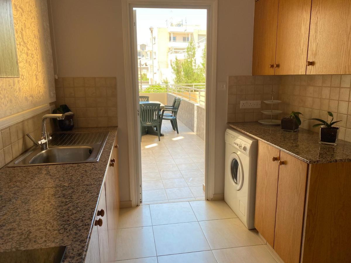 Holiday City Center Apartment Larnaca Luaran gambar
