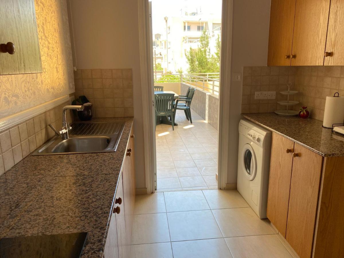 Holiday City Center Apartment Larnaca Luaran gambar
